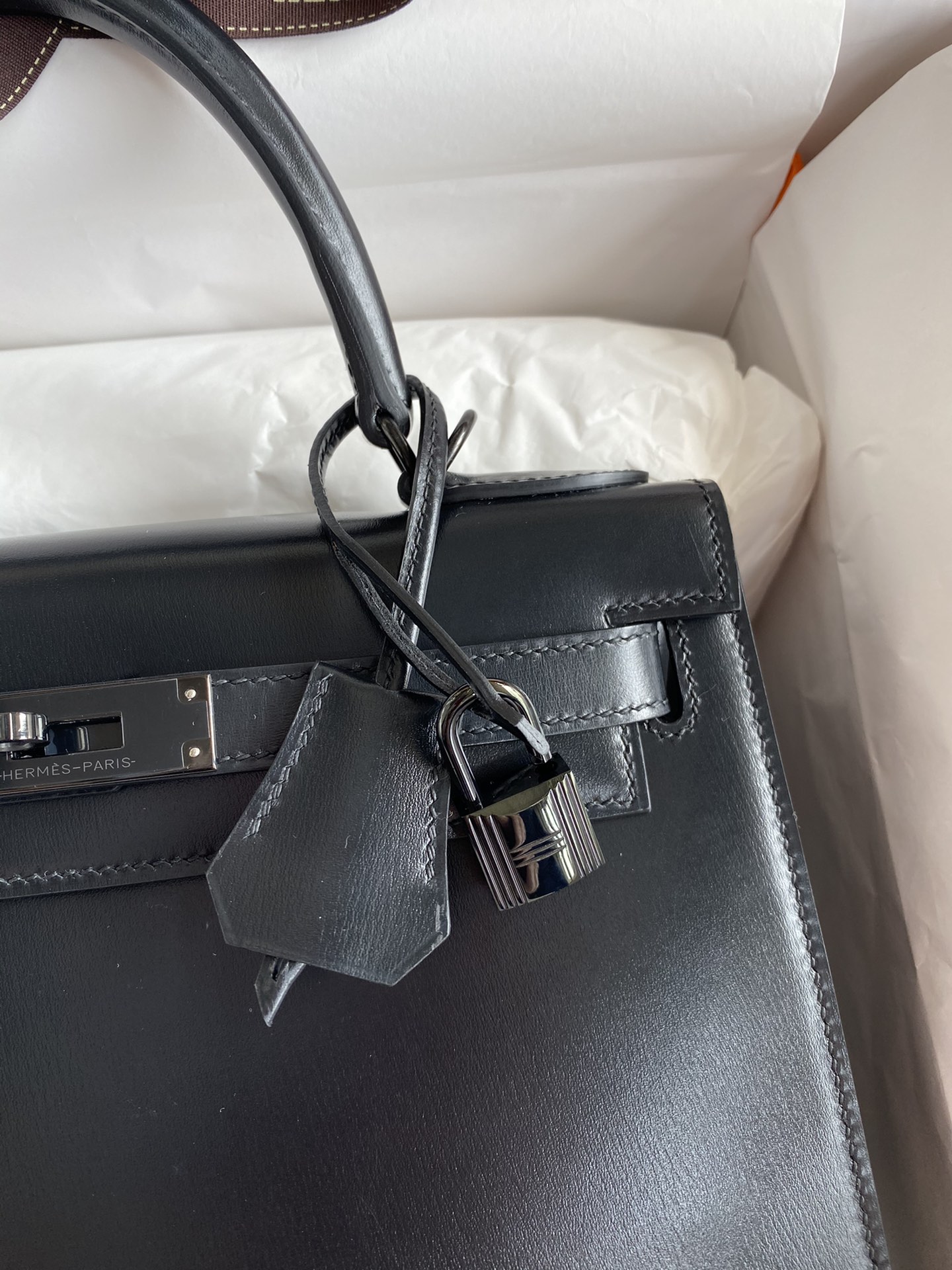 Hermes Kelly 28cm Handbag Shoulder Bag in Black Box Leather